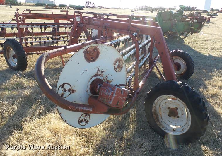image for item DG9560 Hesston 3900 hay rake