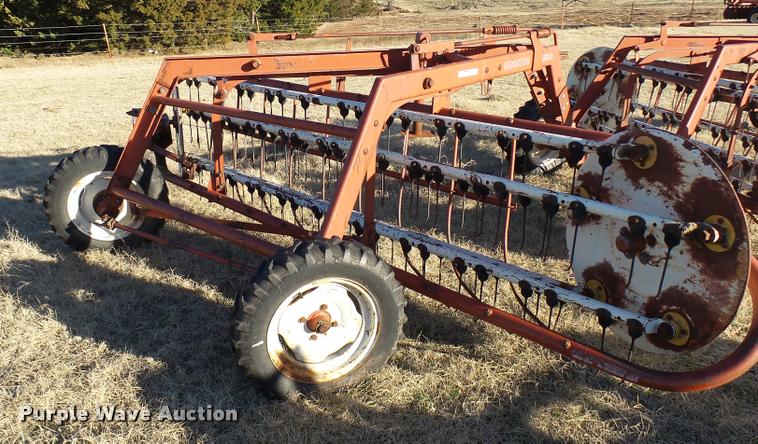 image for item DG9560 Hesston 3900 hay rake