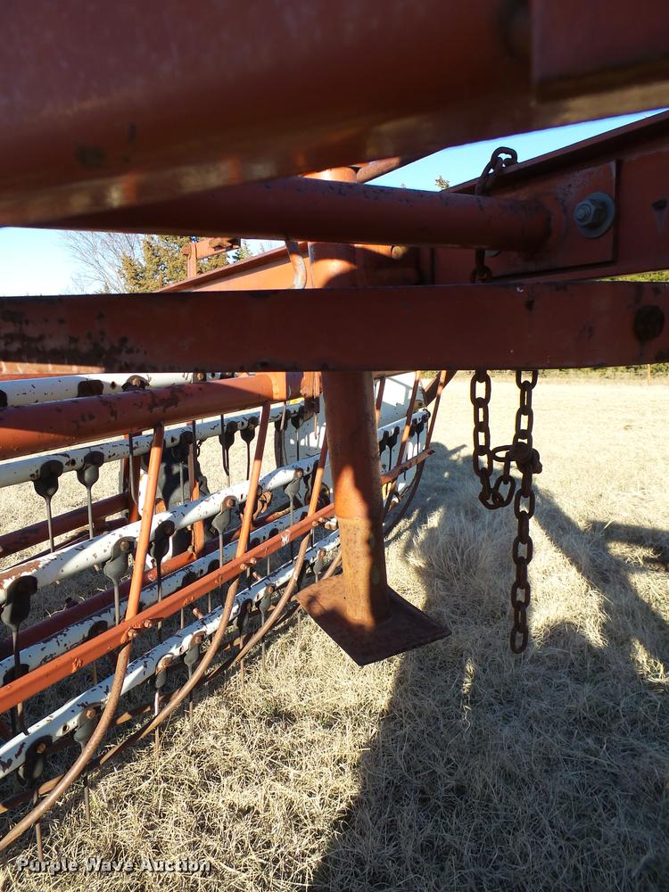 image for item DG9560 Hesston 3900 hay rake