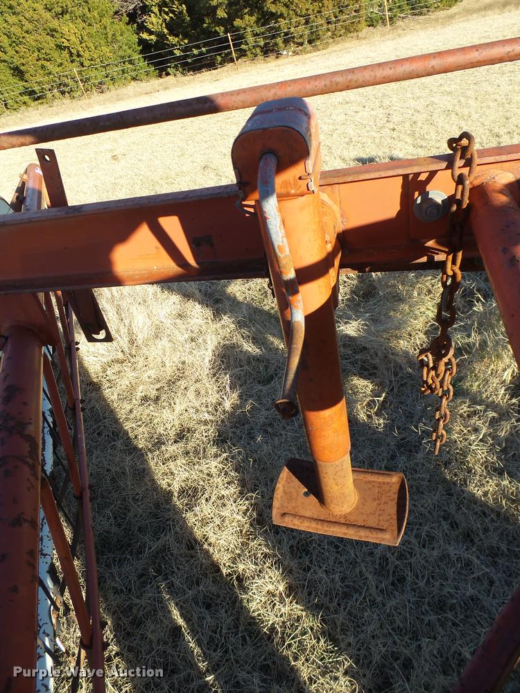 image for item DG9560 Hesston 3900 hay rake
