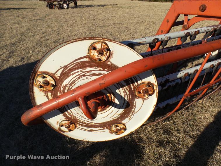 image for item DG9560 Hesston 3900 hay rake