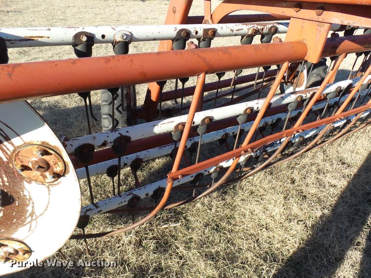 image for item DG9560 Hesston 3900 hay rake