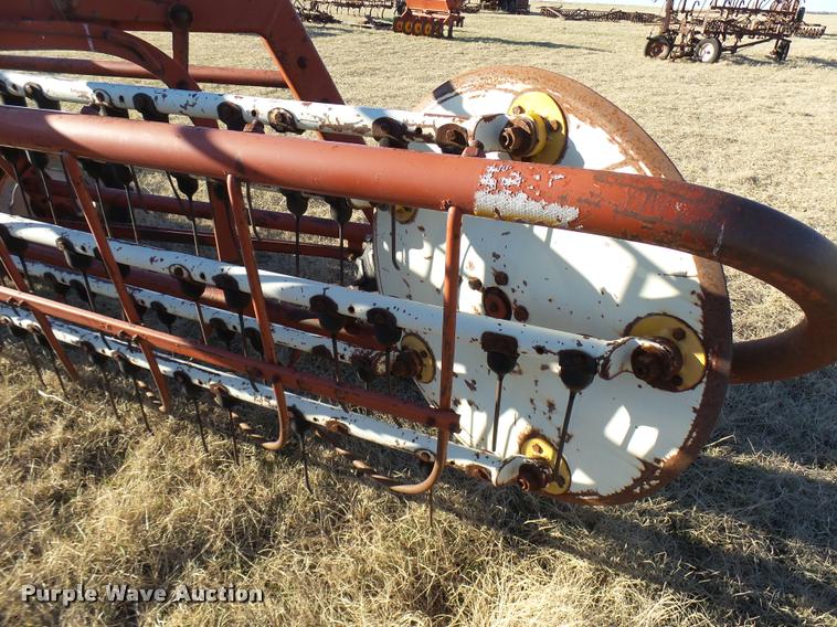 image for item DG9560 Hesston 3900 hay rake