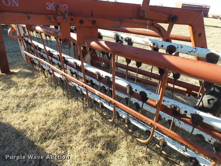 image for item DG9560 Hesston 3900 hay rake