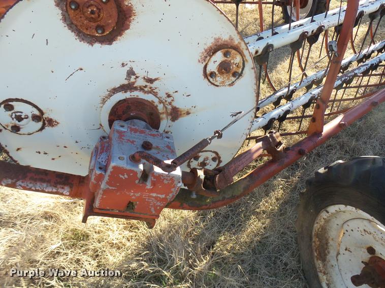 image for item DG9560 Hesston 3900 hay rake