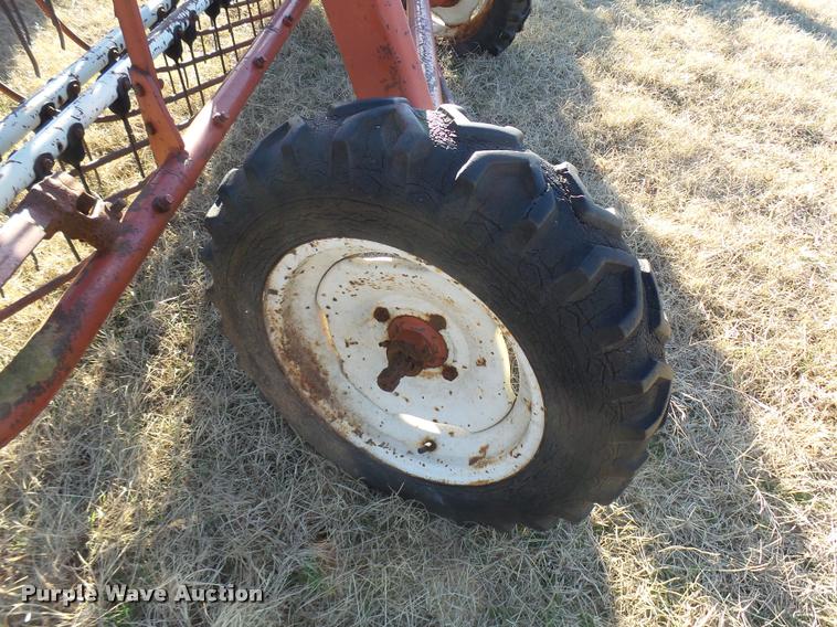 image for item DG9560 Hesston 3900 hay rake