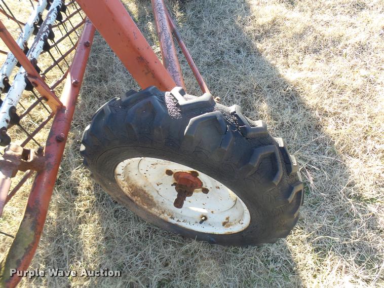 image for item DG9560 Hesston 3900 hay rake