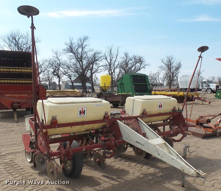 image for item DQ9802 International 56 planter