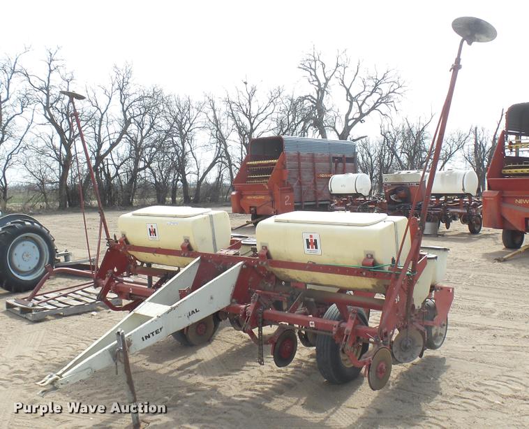 image for item DQ9802 International 56 planter