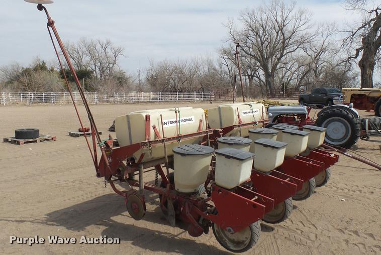 image for item DQ9802 International 56 planter