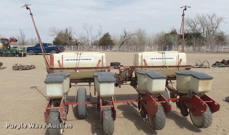 image for item DQ9802 International 56 planter