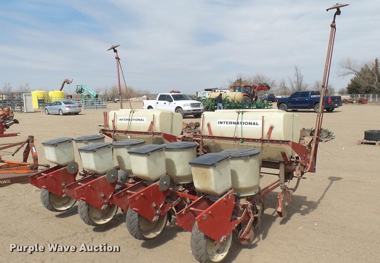 image for item DQ9802 International 56 planter