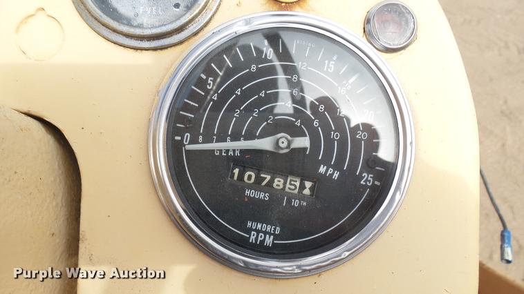 image for item DQ9807 Case 730 tractor