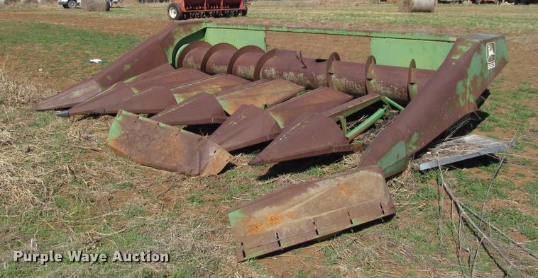 image for item DT9645 John Deere 653 row crop head
