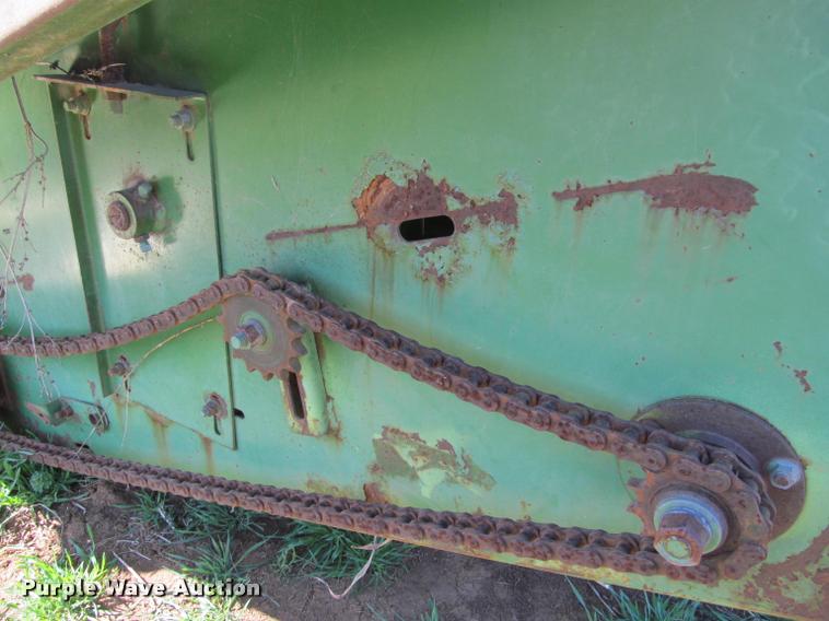 image for item DT9645 John Deere 653 row crop head