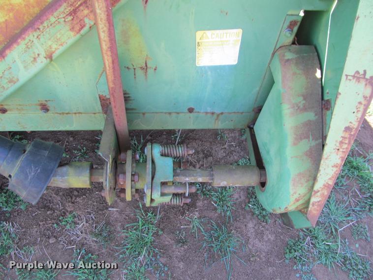 image for item DT9645 John Deere 653 row crop head