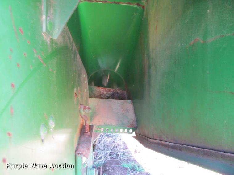 image for item DT9645 John Deere 653 row crop head