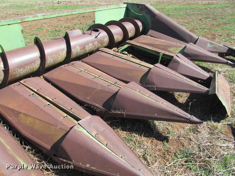 image for item DT9645 John Deere 653 row crop head