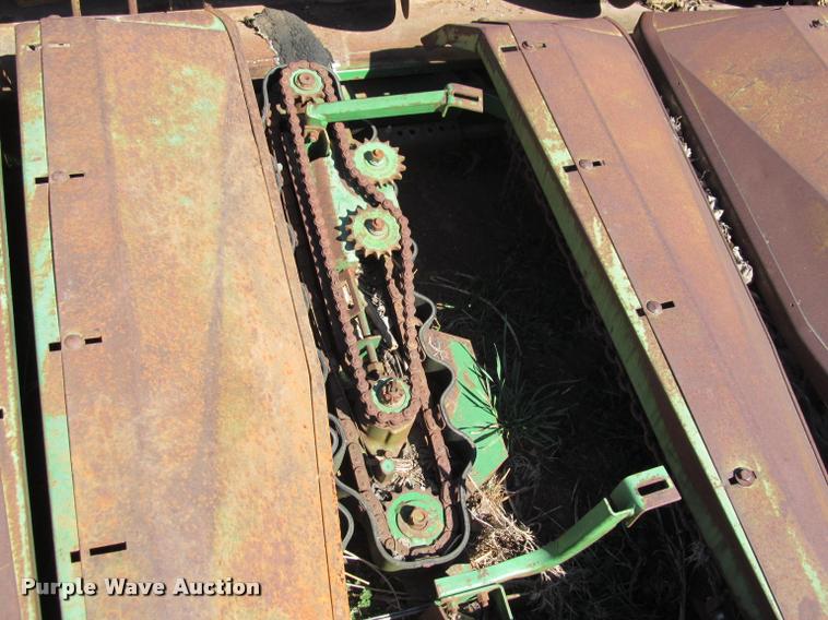 image for item DT9645 John Deere 653 row crop head