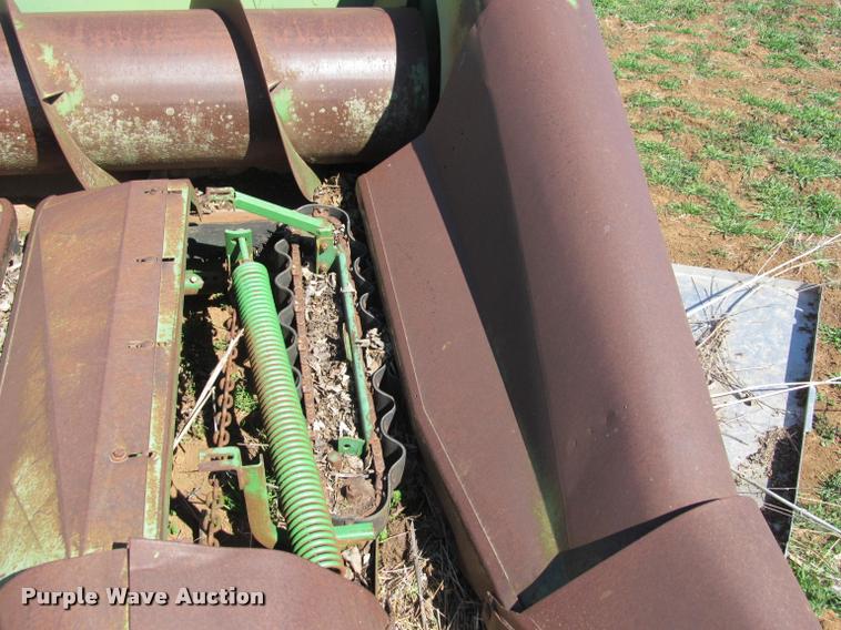 image for item DT9645 John Deere 653 row crop head