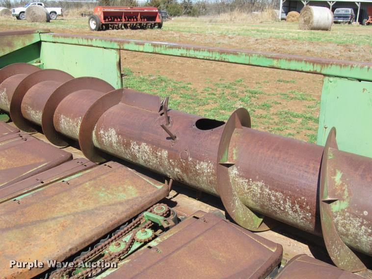 image for item DT9645 John Deere 653 row crop head