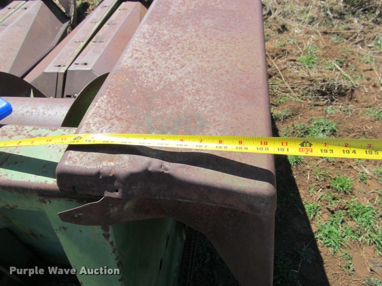 image for item DT9645 John Deere 653 row crop head