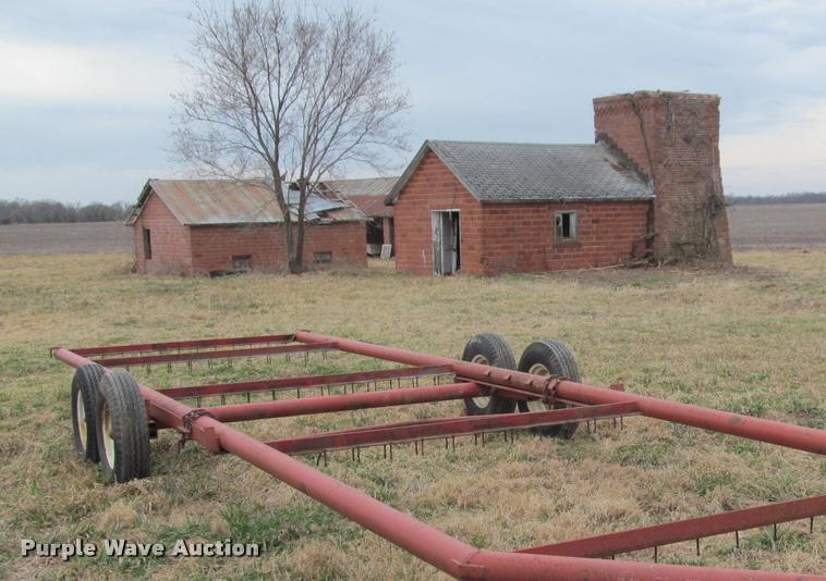 image for item DT9655 Donahue implement trailer