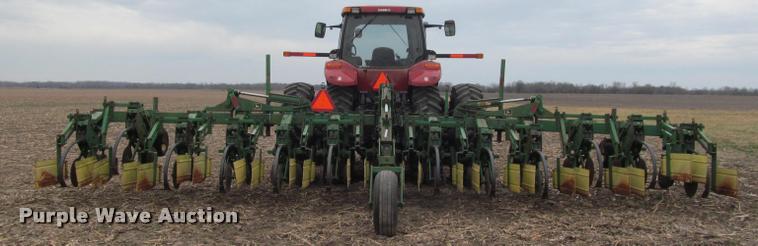 image for item DT9659 John Deere 855 cultivator