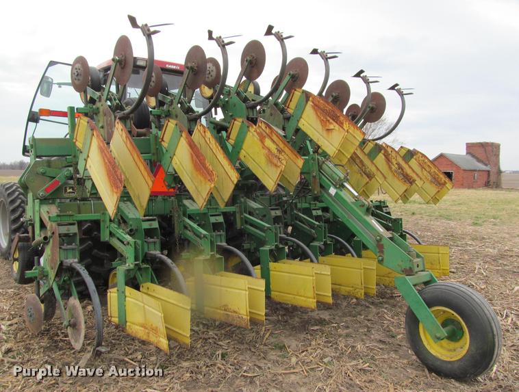 image for item DT9659 John Deere 855 cultivator