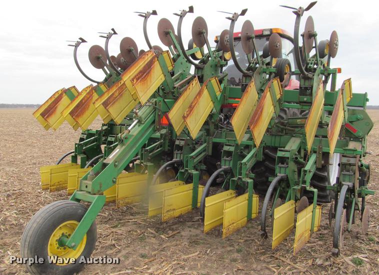 image for item DT9659 John Deere 855 cultivator