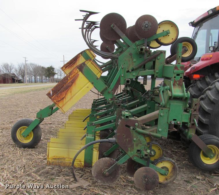 image for item DT9659 John Deere 855 cultivator