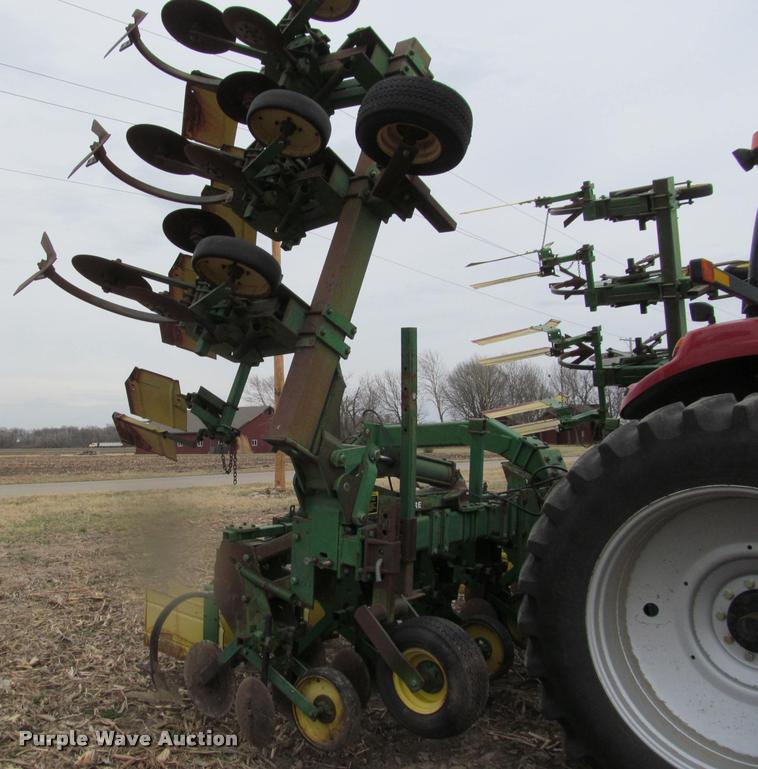 image for item DT9659 John Deere 855 cultivator