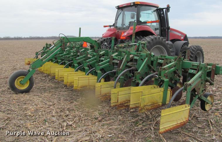 image for item DT9659 John Deere 855 cultivator