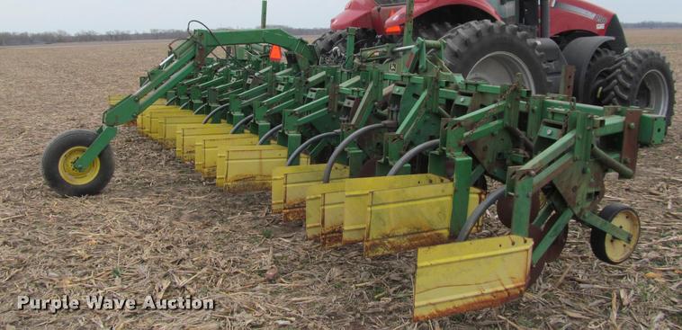 image for item DT9659 John Deere 855 cultivator