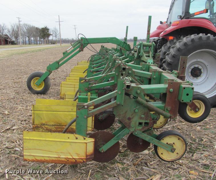 image for item DT9659 John Deere 855 cultivator