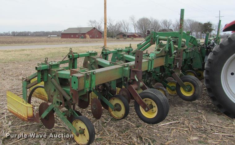 image for item DT9659 John Deere 855 cultivator