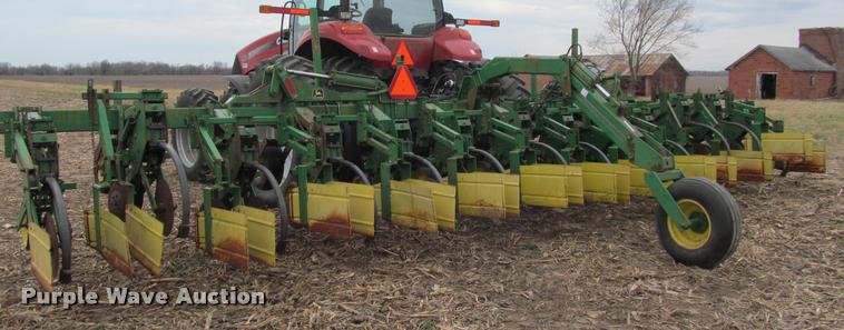 image for item DT9659 John Deere 855 cultivator