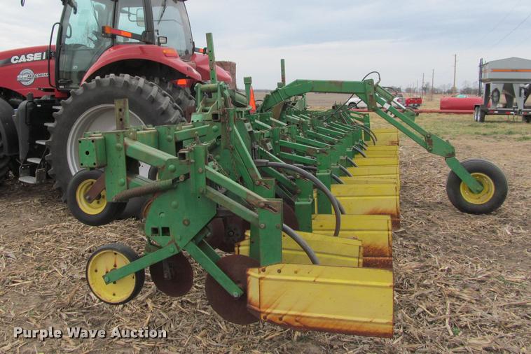 image for item DT9659 John Deere 855 cultivator