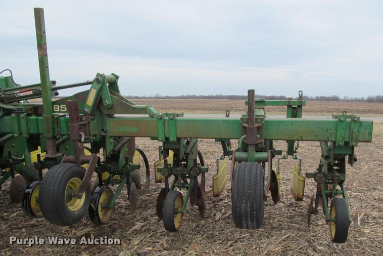 image for item DT9659 John Deere 855 cultivator