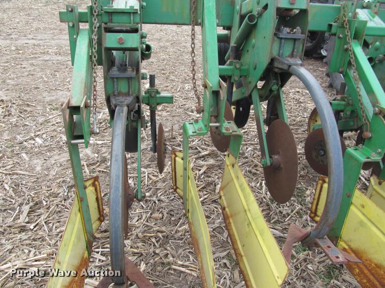 image for item DT9659 John Deere 855 cultivator