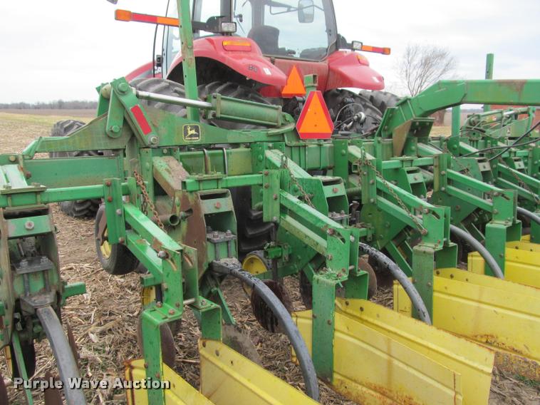 image for item DT9659 John Deere 855 cultivator
