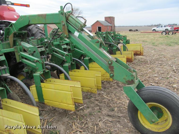 image for item DT9659 John Deere 855 cultivator