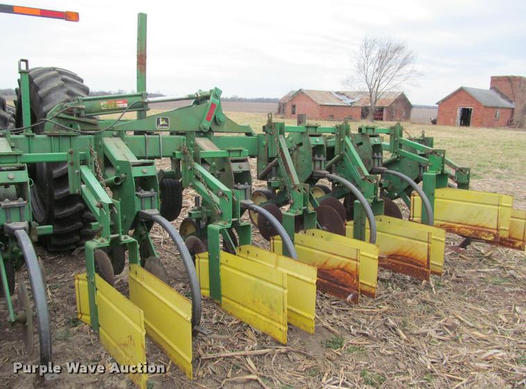 image for item DT9659 John Deere 855 cultivator