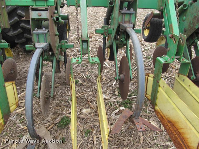 image for item DT9659 John Deere 855 cultivator