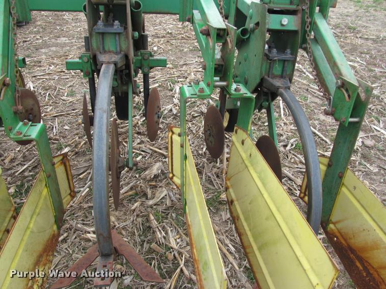 image for item DT9659 John Deere 855 cultivator