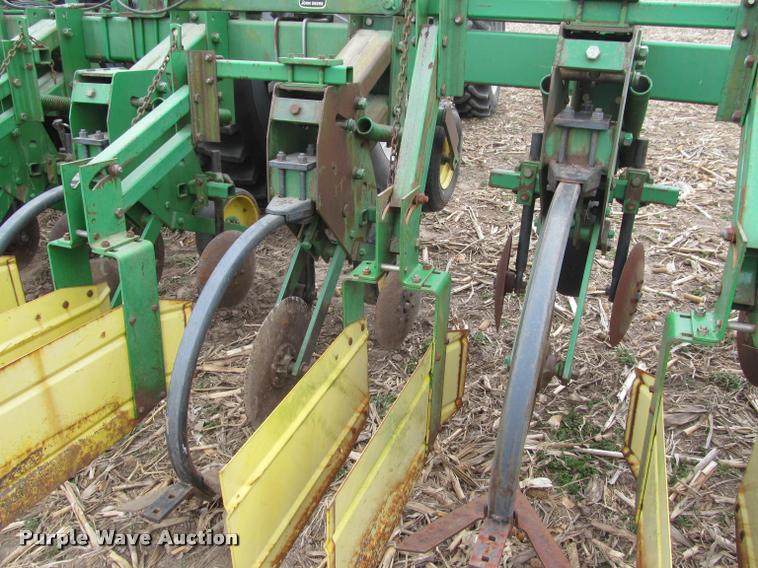 image for item DT9659 John Deere 855 cultivator