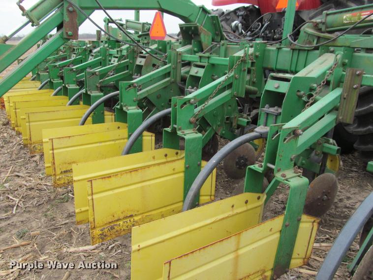 image for item DT9659 John Deere 855 cultivator