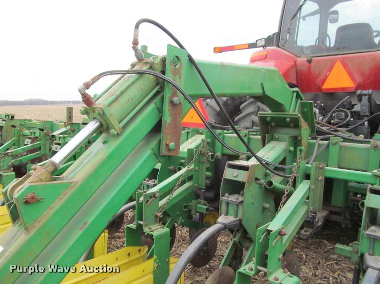 image for item DT9659 John Deere 855 cultivator