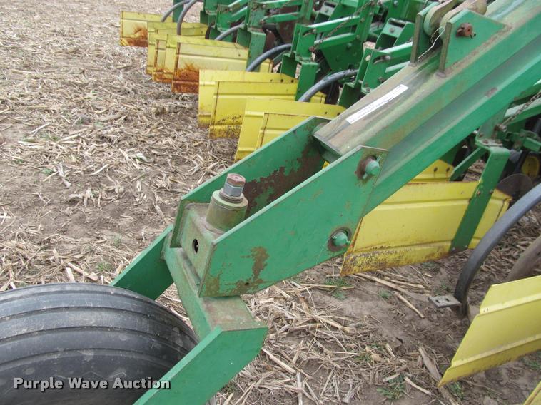 image for item DT9659 John Deere 855 cultivator
