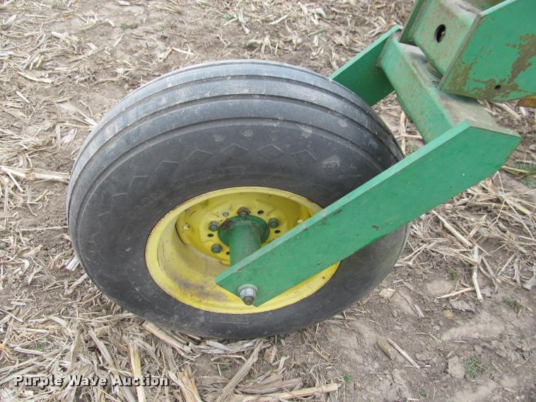 image for item DT9659 John Deere 855 cultivator
